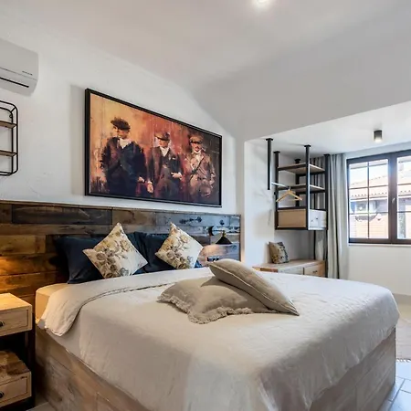 Castro Mesembria Boutique Hotel *