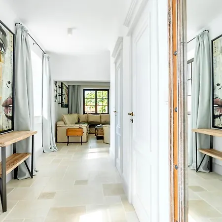 Castro Mesembria Boutique نيسيبار