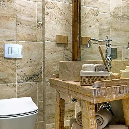 Castro Mesembria Boutique Hotell *